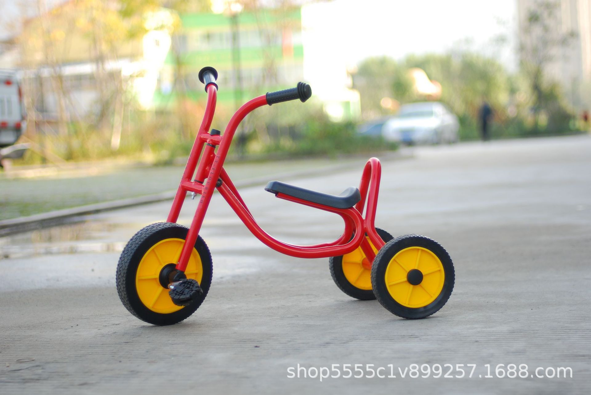 双人脚踏手推三轮车幼儿园户外玩具车幼教童车儿童广场玩具车批发