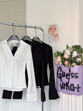 黑白两色后背拼接蕾丝衬衫女春季V领设计感性感内搭上衣
