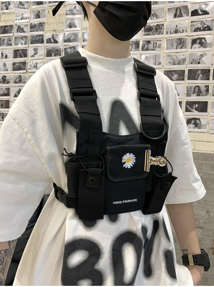 港风工装小雏菊工装机能嘻哈潮马甲胸包战术军事多口袋背心包腰包