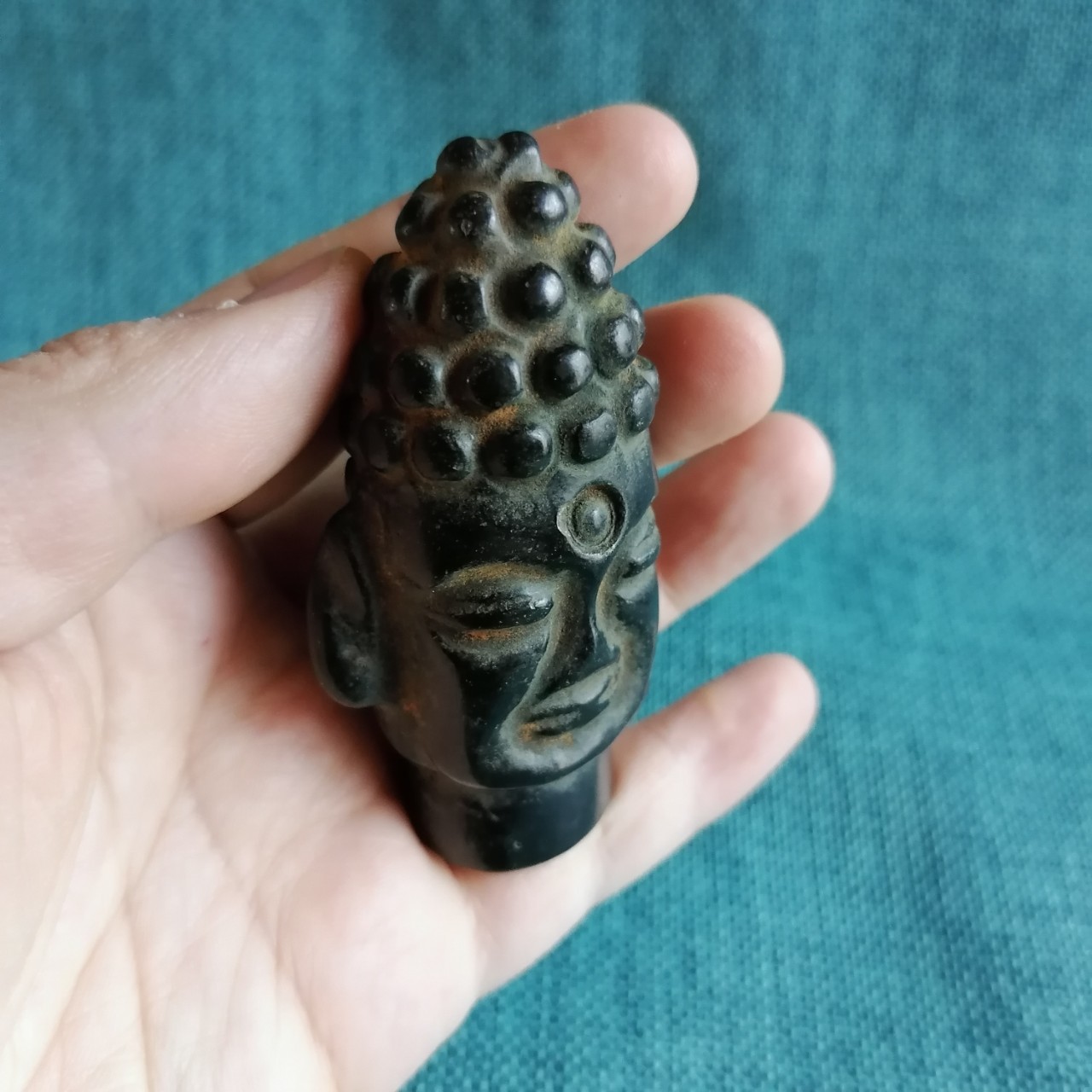 古玩收藏红山文化铁陨石佛头摆件文玩陨石佛头摆件含磁性批发