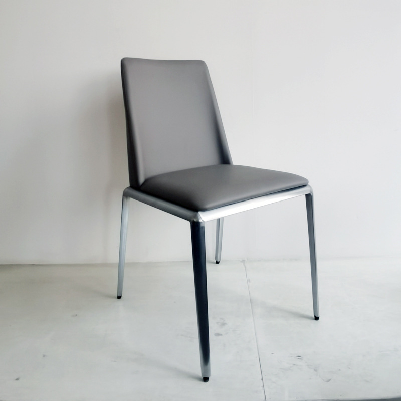 厂家直销北欧现代餐椅餐厅椅子钢架椅轻奢椅子