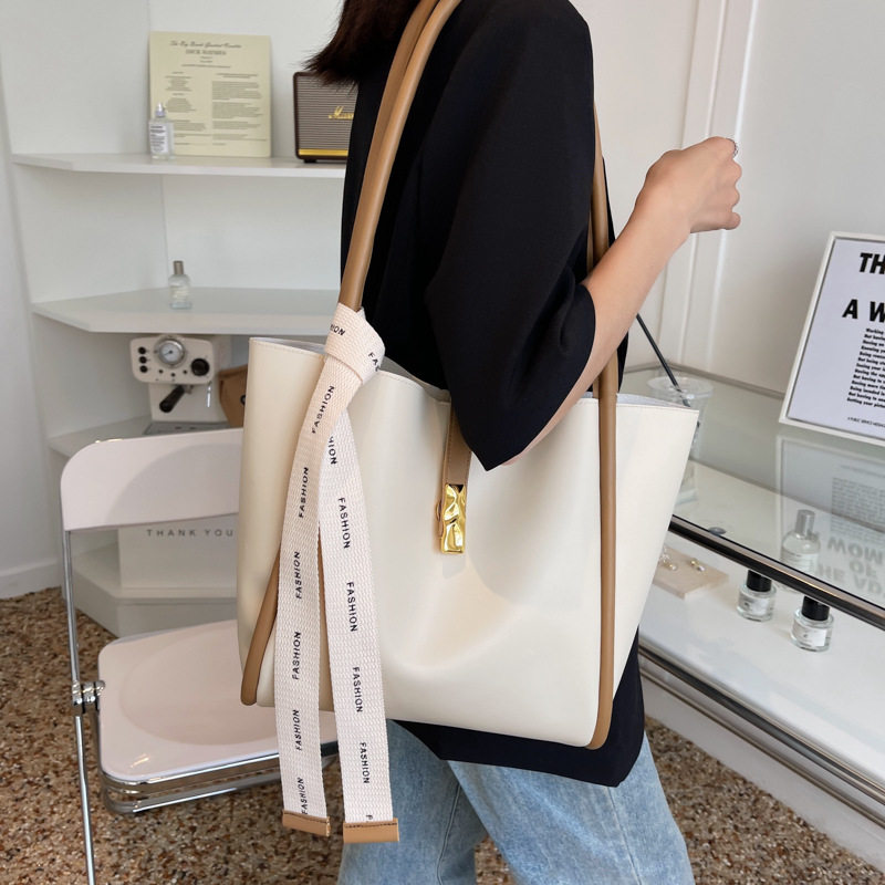 New Women's Shoulder Bag Spring Korean Style Commuter Tote Bag Women's Fashion Shoulder Messenger Bag Large Capacity Bag