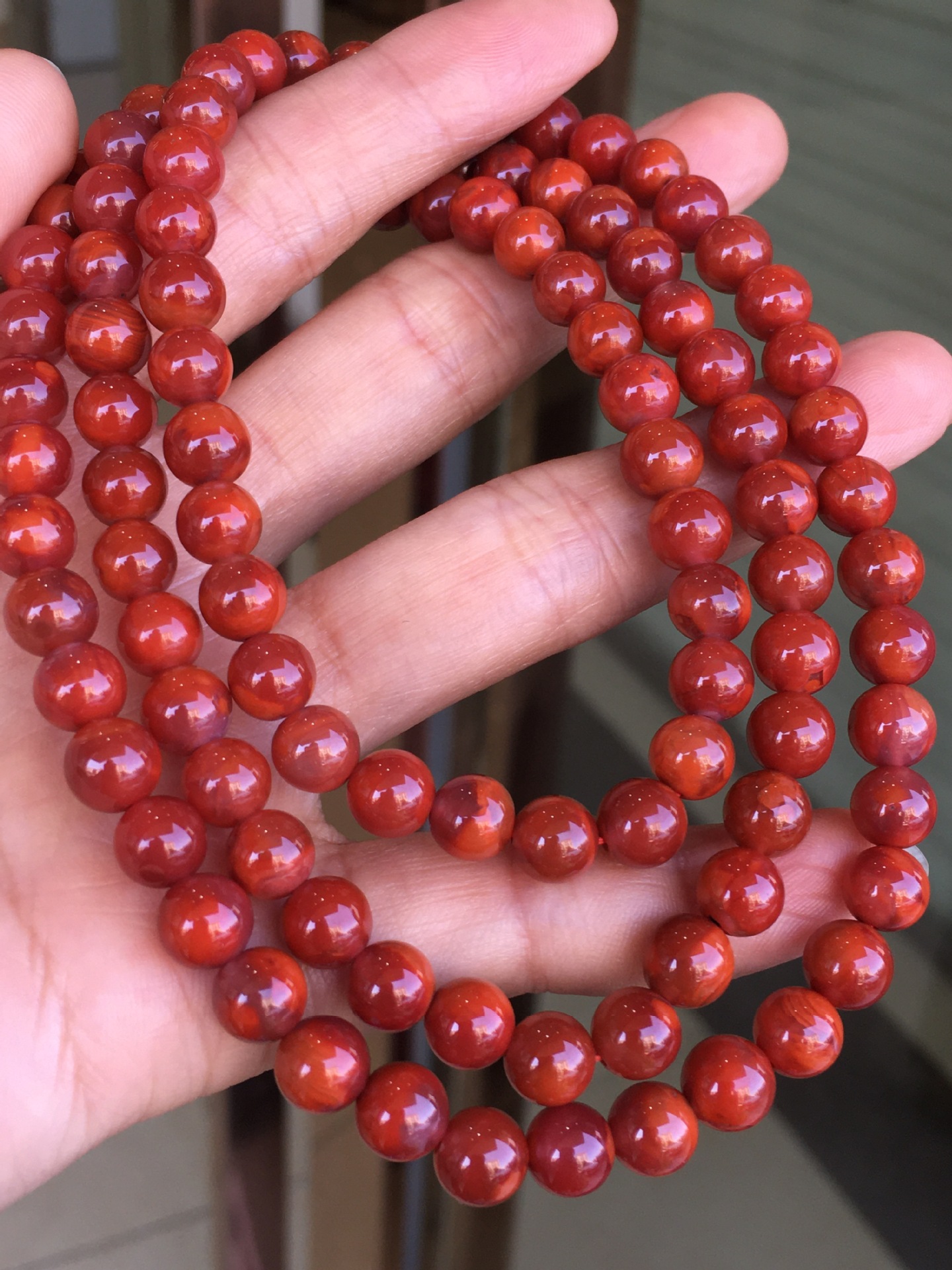 精品四川瓦西南红玫瑰红佛珠手链自然光拍摄颜色非常红润多圈手串