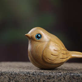 批发绿檀手把件木雕小鸟摆件文玩工艺品实木雕刻把玩件简约小饰品