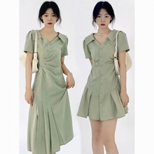 绿色V领褶皱短袖衬衫连衣裙女夏小众设计高级感收腰显瘦POLO长裙