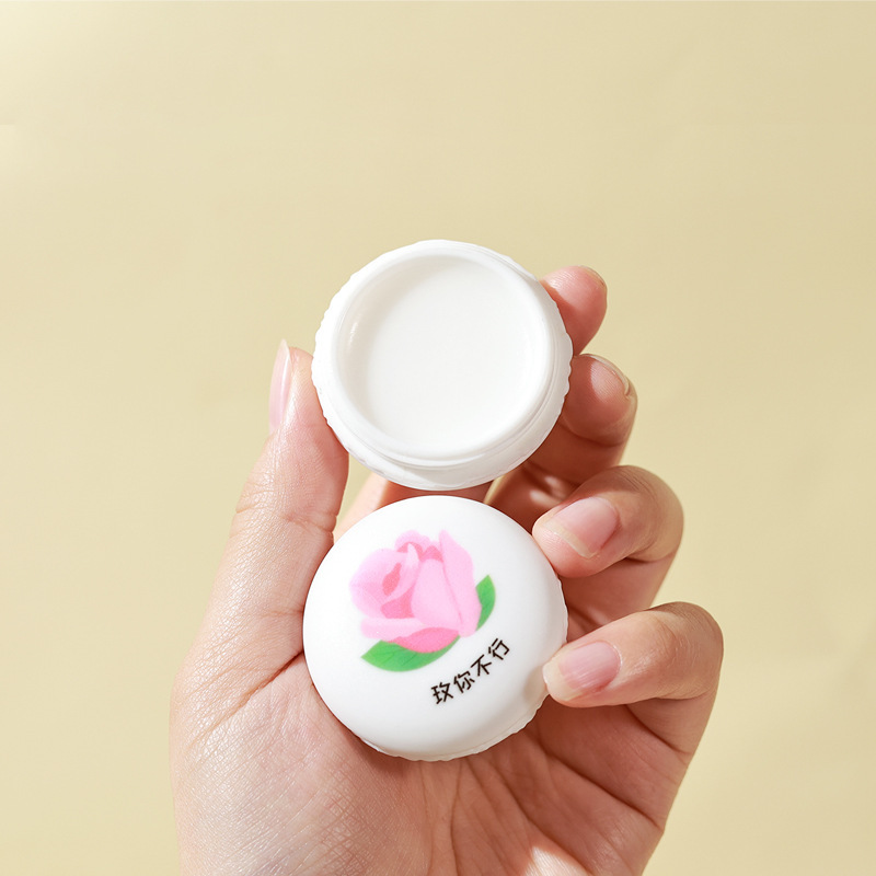 小城伊香新款固体香膏批发汽车用车载便携式固态香水快手抖音同款