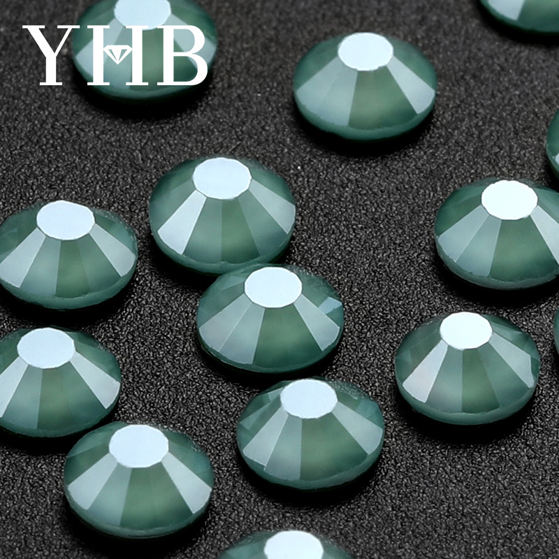 Manufacturers Are Selling Crystal Mint Green High-End Clothing Ornament 3mm Solid Czech Diamond round Bottom Glass Nail Rhinestone