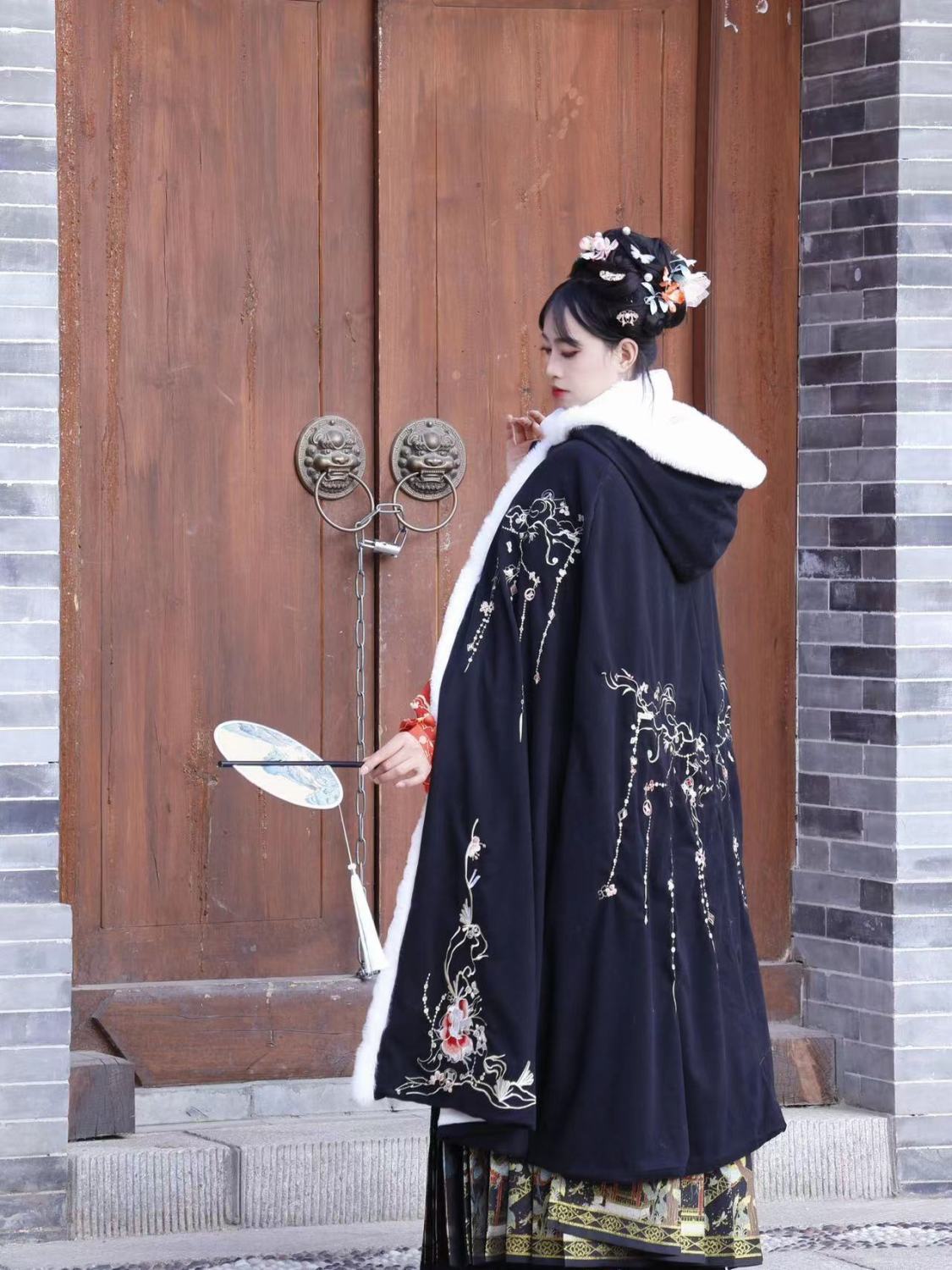 椿茶纪原创2024新款斗篷汉服女古风长款重工刺绣加绒加厚保暖披风