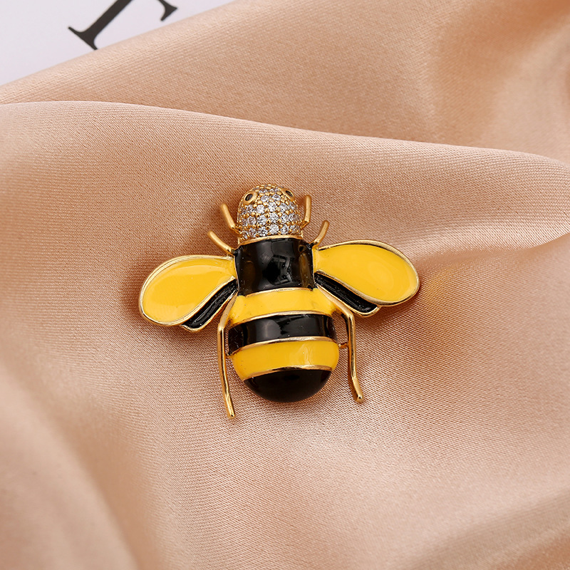 Zircon with Diamond Pearl Corsage Cartoon Cute Bee Brooch Alloy Dripping Women's Clothing Pin Accessories Wholesale