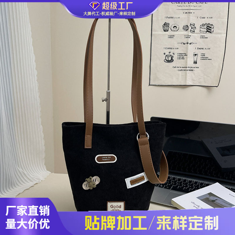 跨境灯芯绒包包女大容量2025新款秋冬季条绒单肩斜挎包爆款水桶包