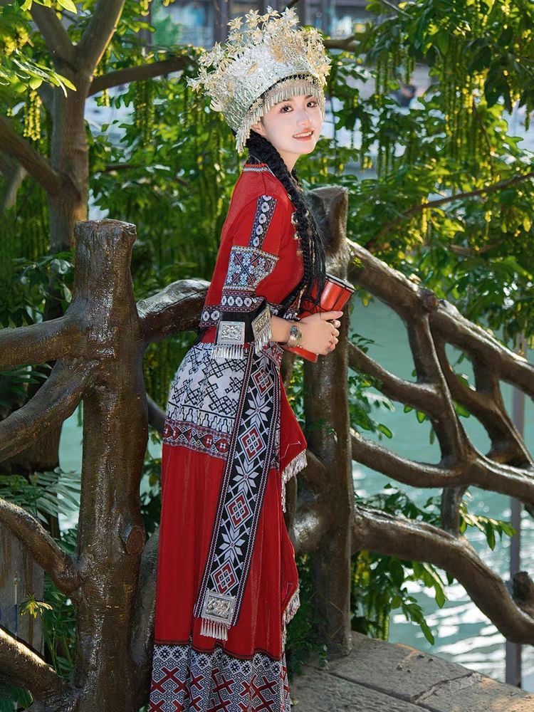 贵州苗寨苗族服装女云南侗族少数民族服饰瑶族土家族舞蹈服演出服