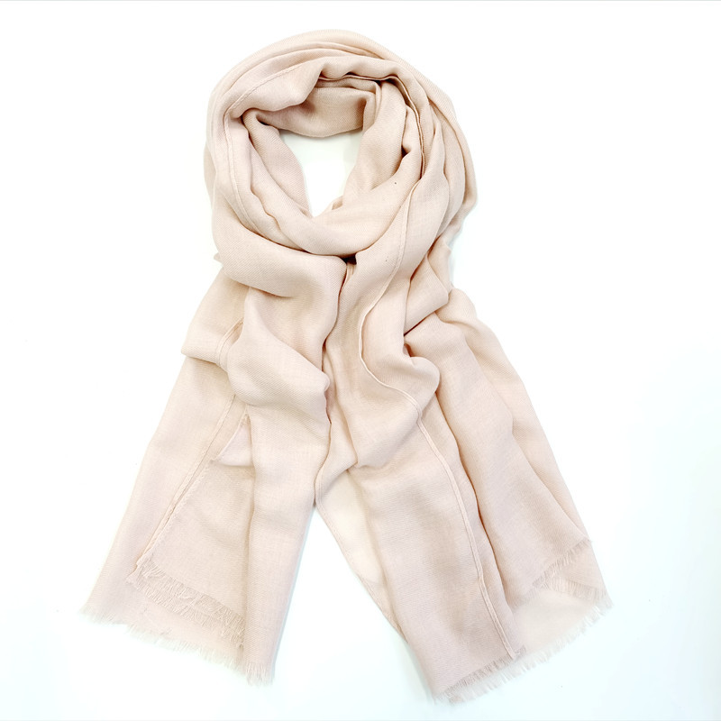 涤纶粘胶混纺tr素色围巾梭织斜纹流苏女士染色披肩德清雅知工厂