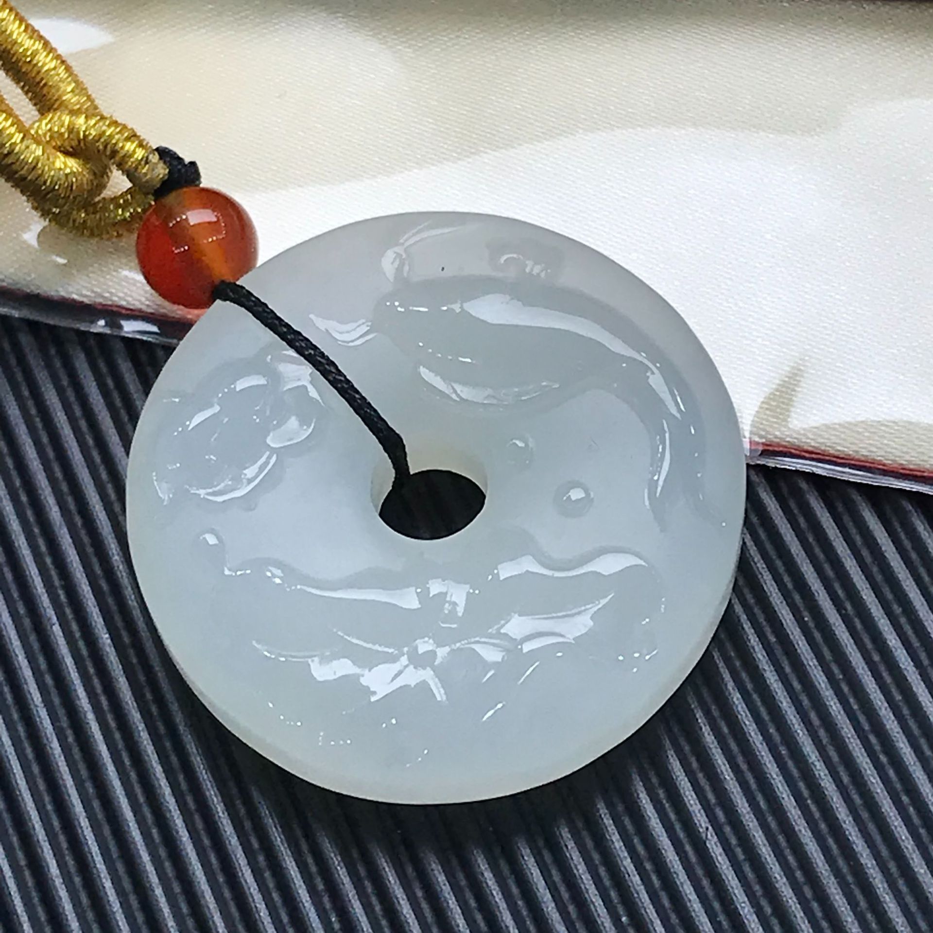 和田玉佩羊脂玉