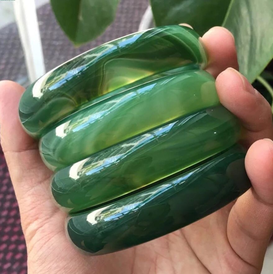 厂家批发 巴西碧绿色缠丝花纹玉髓手镯 绿玛瑙女款玉镯直播用品