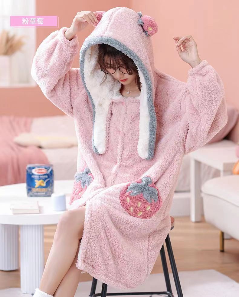 粉草莓网红睡衣女秋冬季珊瑚绒睡袍新款加厚学生可爱浴袍睡裙