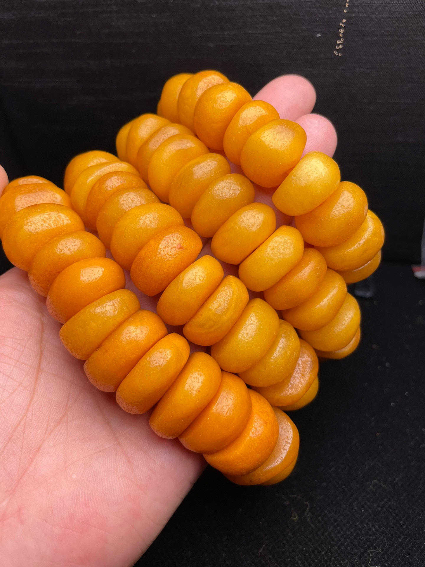 工厂直销精美琥珀蜜蜡天然蜜蜡鸡油红精挑老蜡手串器型规整福利款