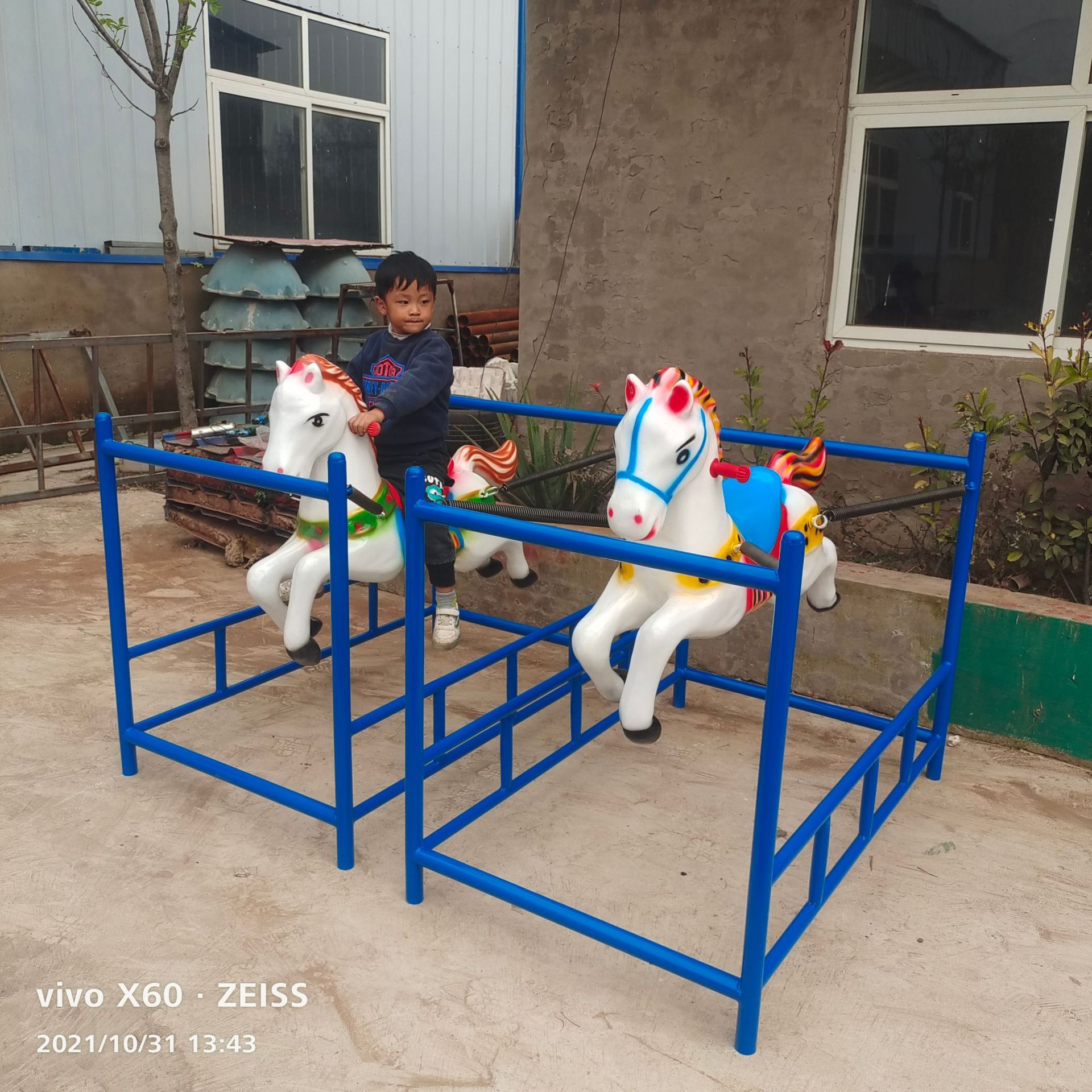 网红摇摇马弹簧马景区轨道小火车抖音脚蹬过山车无动力游乐设备