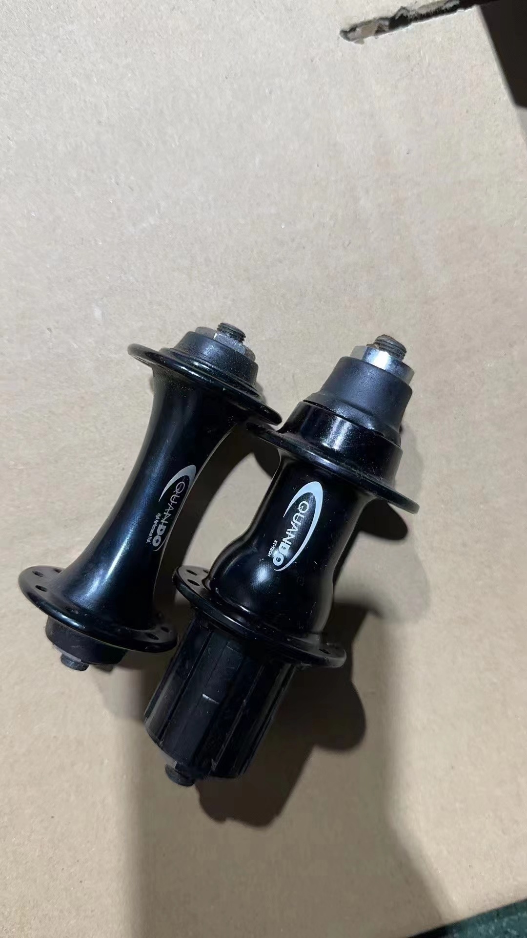 昆腾品牌相似台湾昆腾山地车滚珠自行车36孔花鼓轴皮32孔前后快拆卡飞