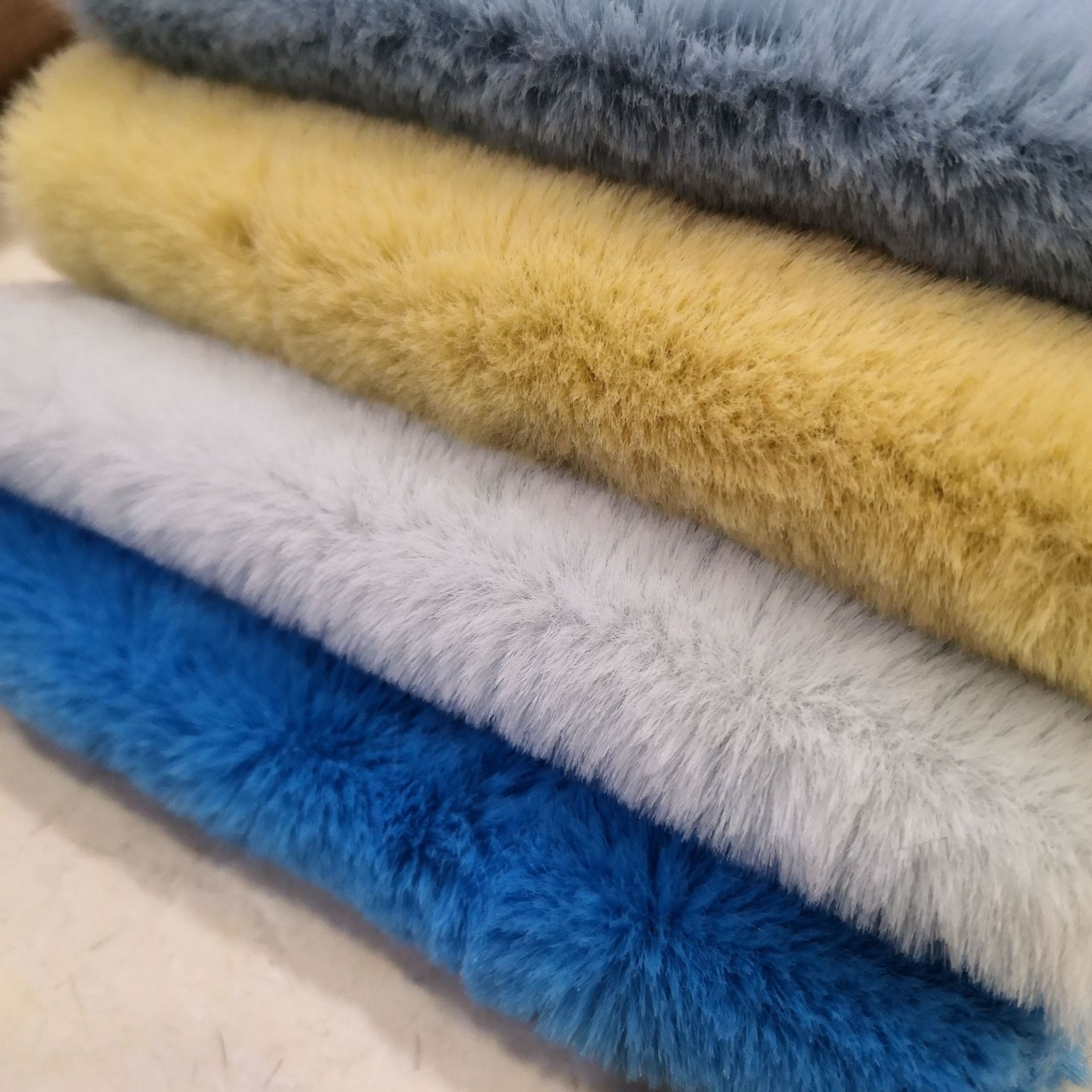 现货800克大兔毛 濑兔毛 加厚经编仿兔毛面料 服装箱包围巾面料