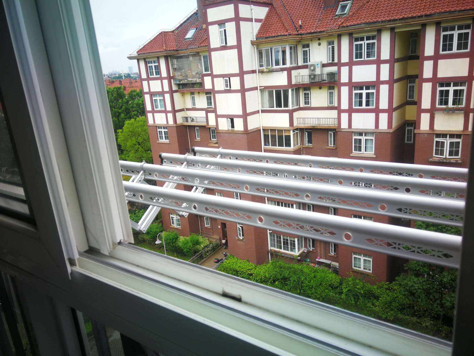 阳台折叠晾衣架户外伸缩晒衣架家用推拉式窗外室外晒被凉衣杆批发