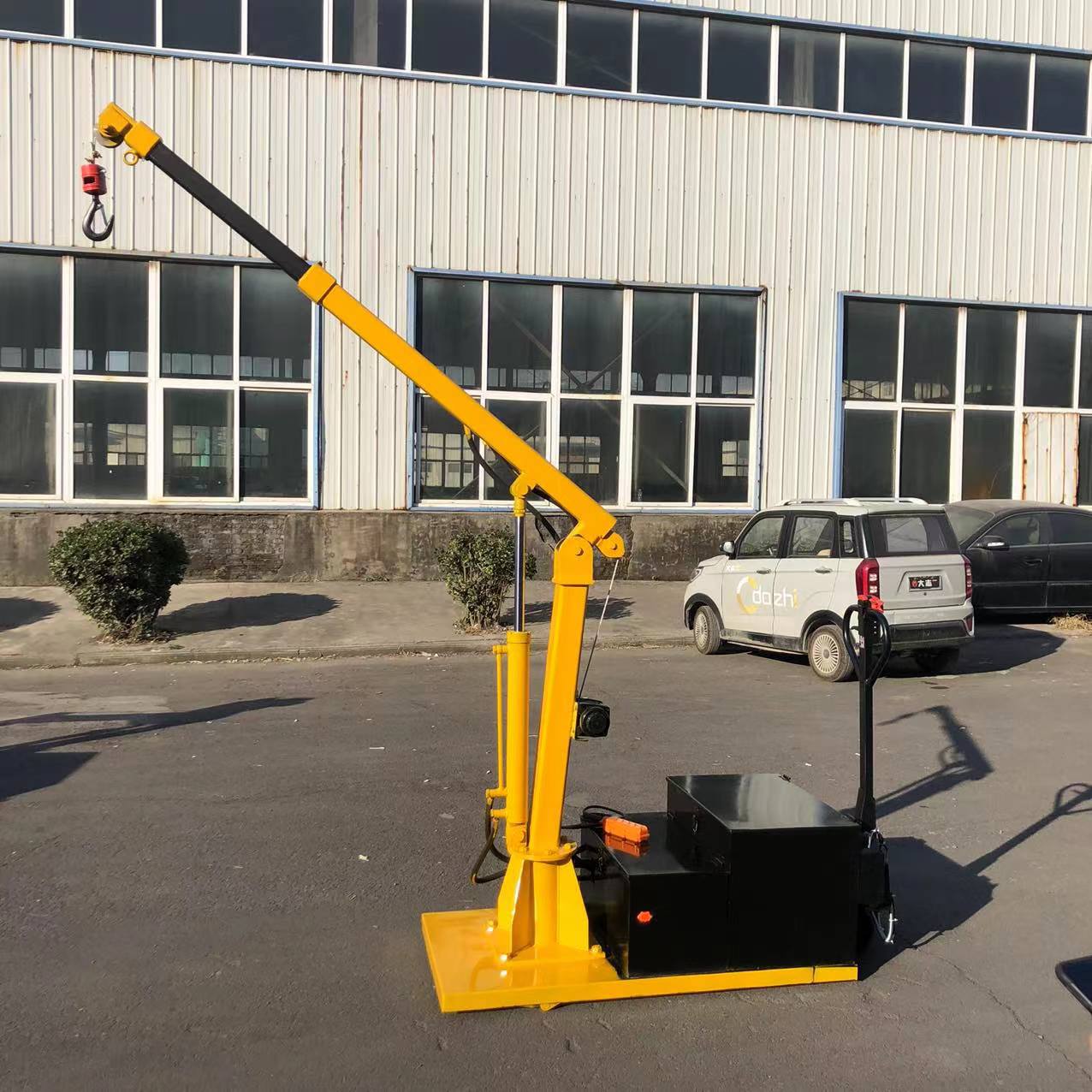 0成交1台电动小吊车 移动配重式升降单臂吊 小型旋转式液压吊机