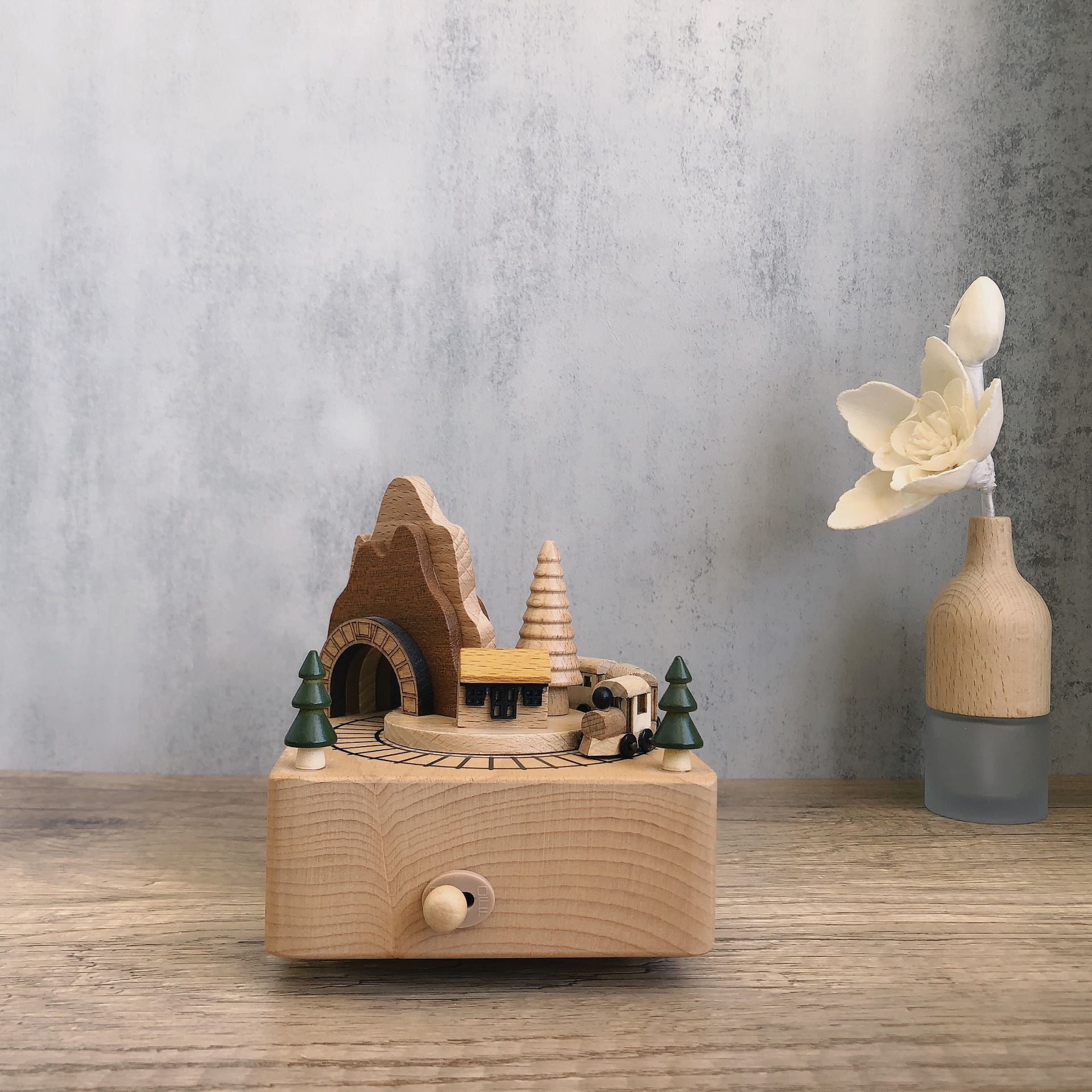 Handmade Wooden Music Box Creative Retro Rotating Music Box Graduation Valentine's Day Diy Log Making Ornaments