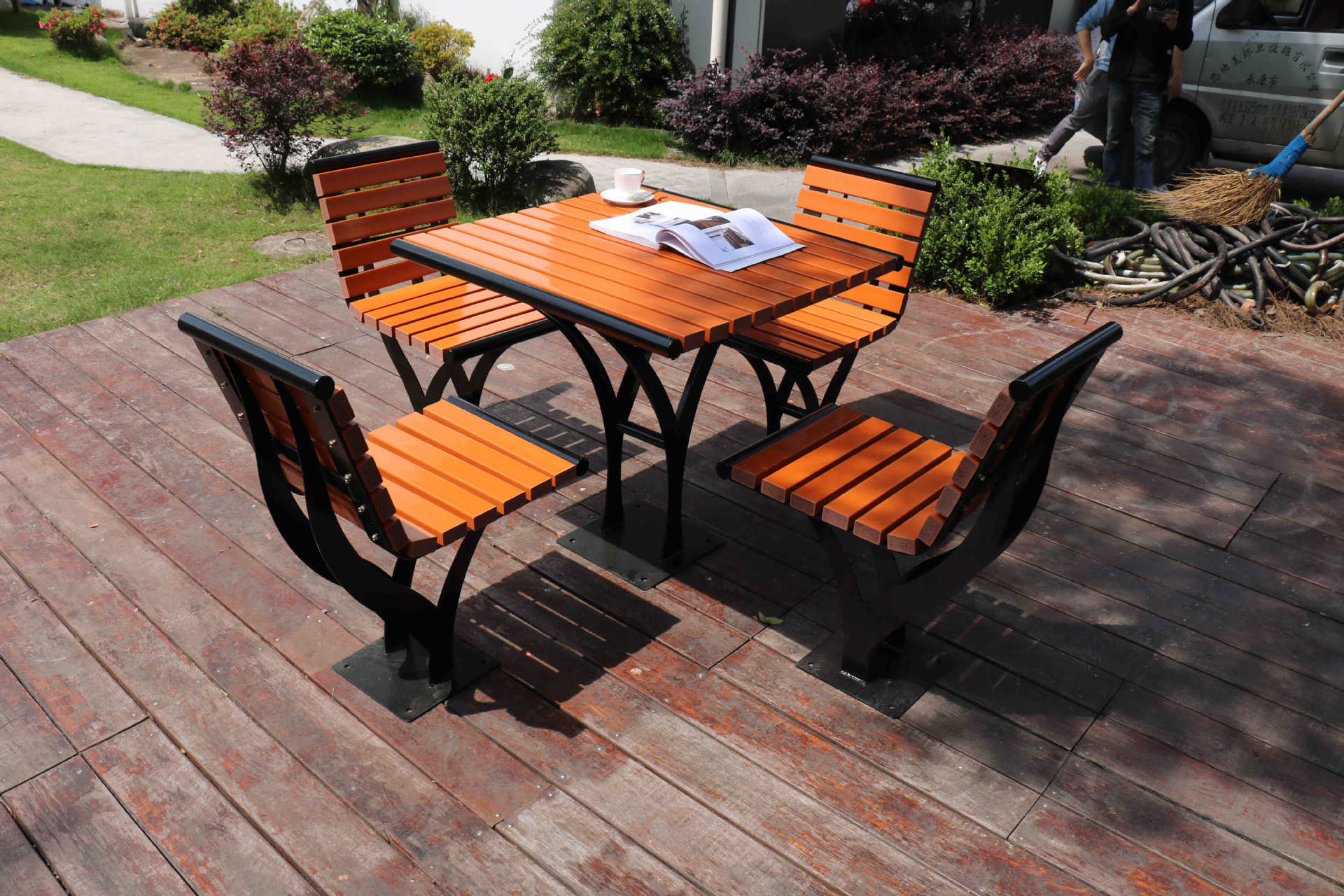 户外阳台小桌椅组合休闲室外庭院塑木铁艺小茶几简约露台花园桌椅