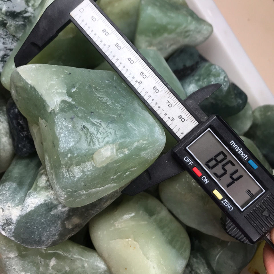 清仓辽宁天然岫玉原石轻打磨边角料练手奇石岫岩玉绿冰料随机发货
