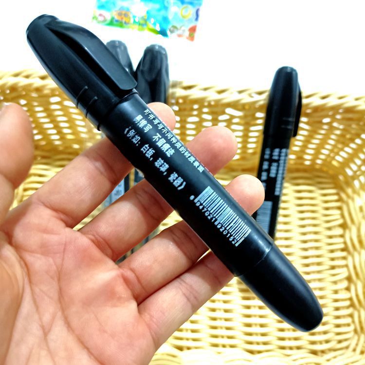 2 PCs Marking Pen Oily Marking Pen Not Easy to Wipe Marking Pen Marker Pen 2 Yuan 1 Yuan Supply Wholesale