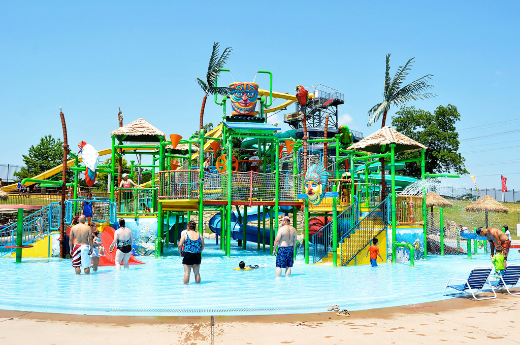 户外水上乐园大型儿童水上滑梯水屋水寨游乐设备室外组合滑梯广州