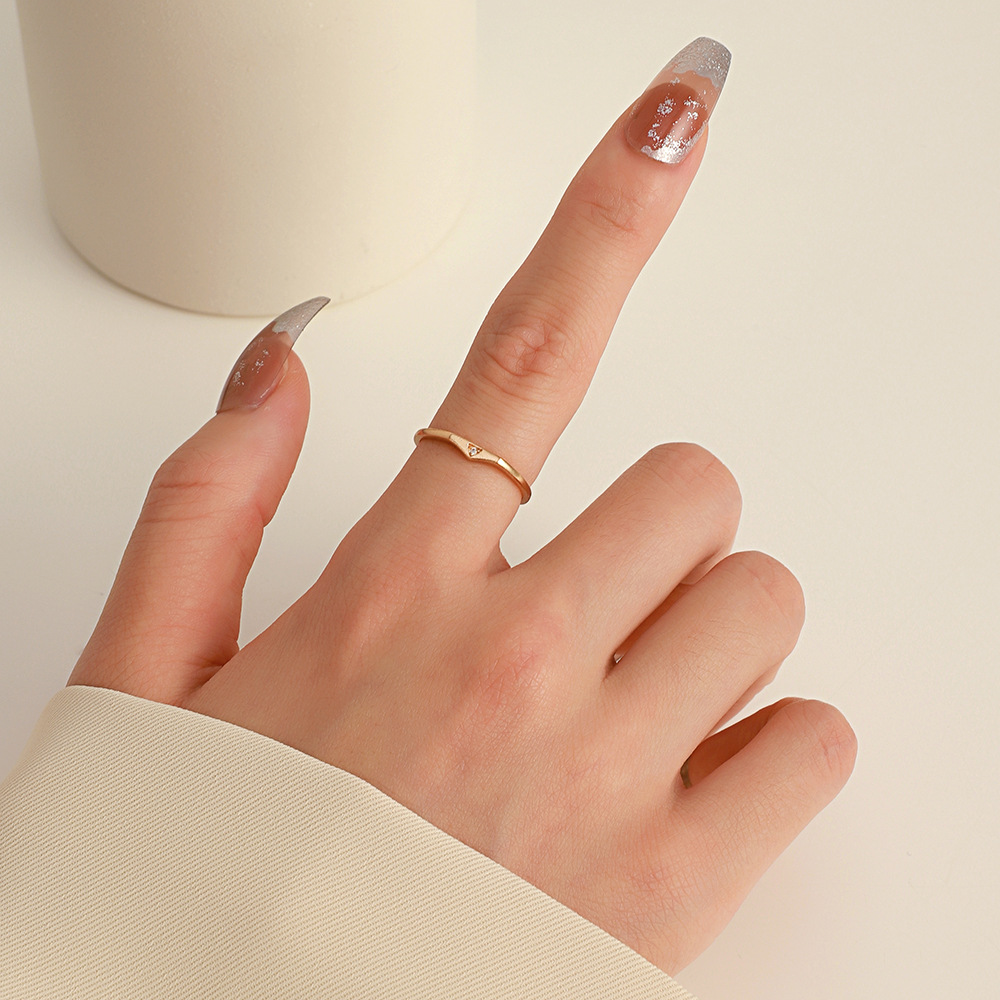 欧美复古小三角形戒指 时尚极简个性微镶锆石食指戒情侣素圈戒子