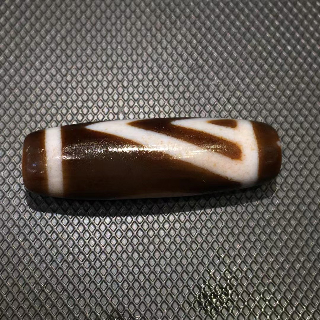 古法优品山形一眼靠山天珠品相佳风化细腻咬色扎实收藏品xy1a15