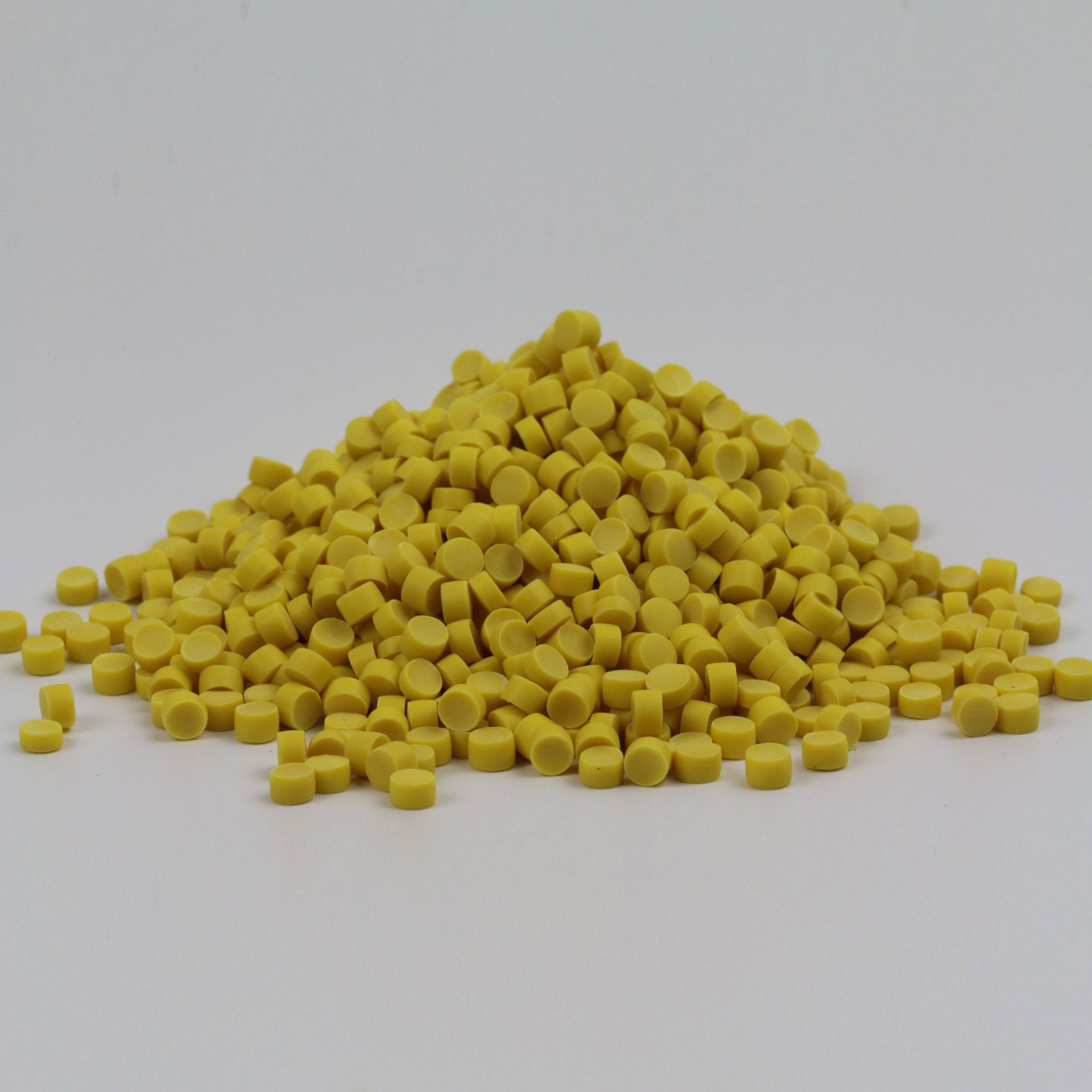 pvc硬质挤出颗粒 塑料异型粒子 pvc粒子 pvc红色硬质颗粒