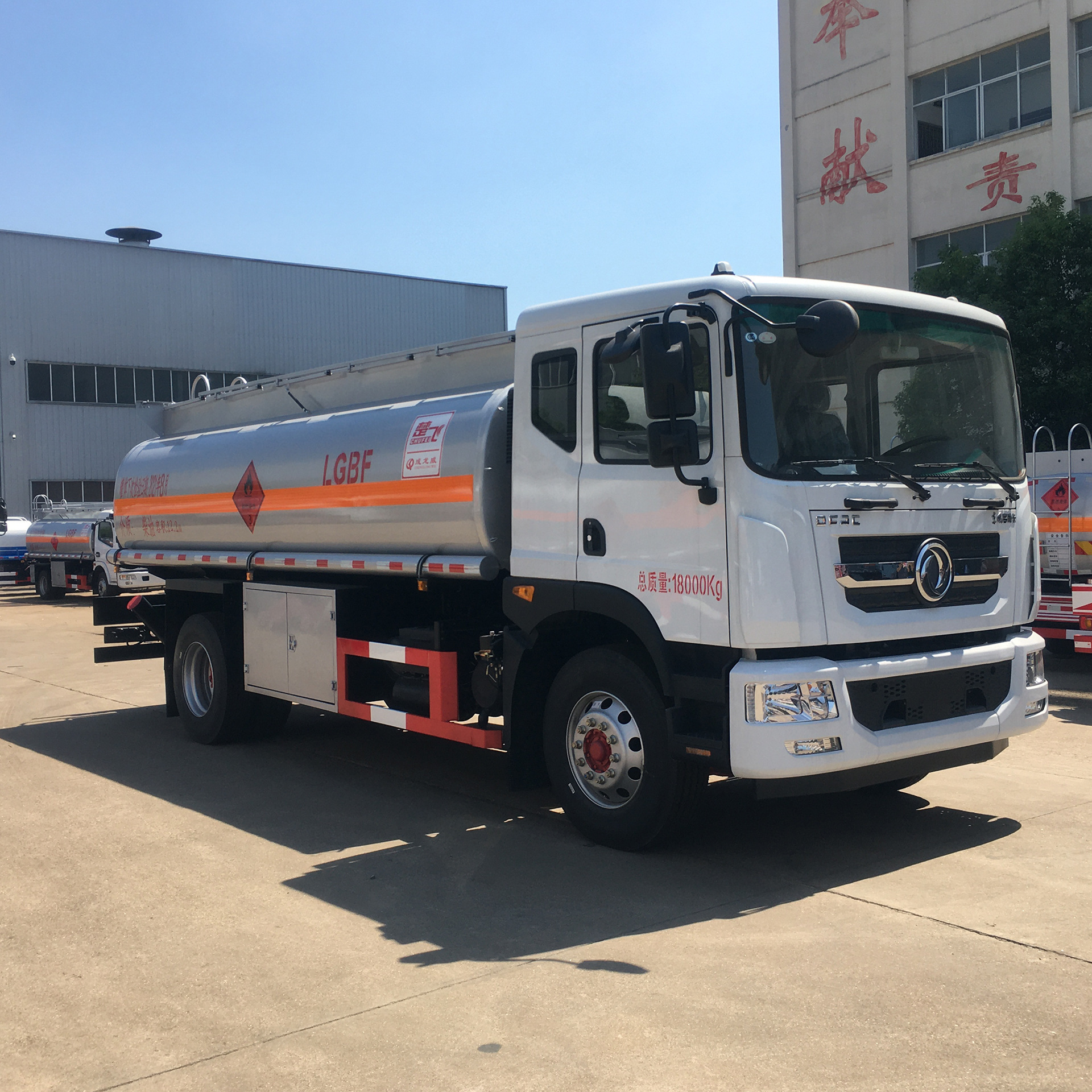 12吨油罐车厂家 10吨油罐车 加油站运油车 东风d9加油车 一流服务