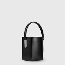 小众设计女包METALLIC D系列高级感创意单肩斜跨真皮手拎水桶包