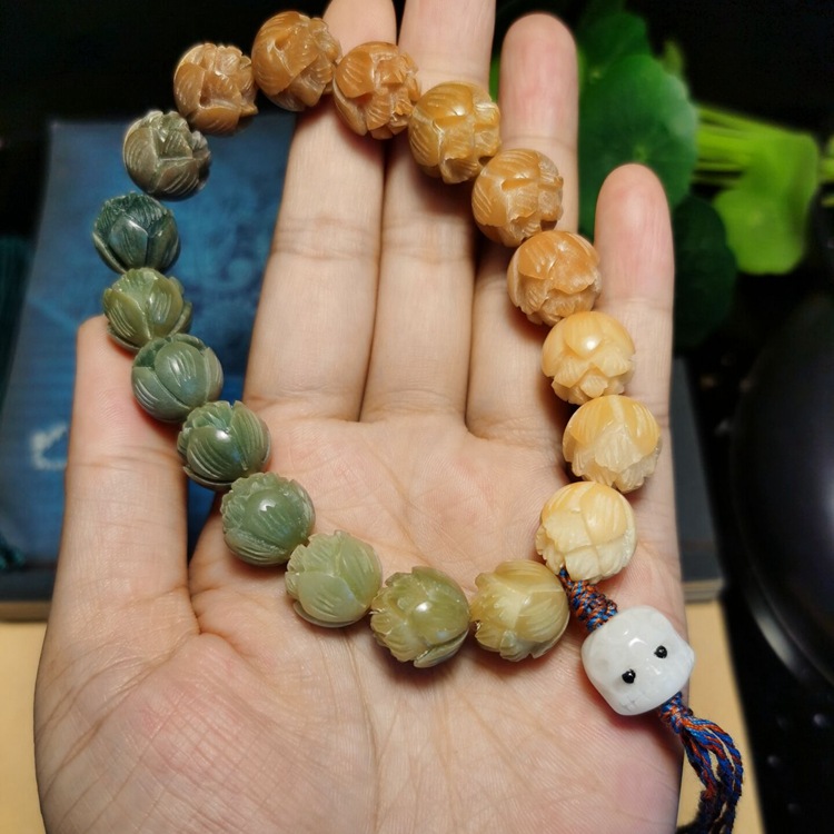 Natural Bodhi Bead Carved Lotus Gradient Color Bracelets for Men and Women Duobao Bodhi Seed Carving Ornament a Dai Bracelet