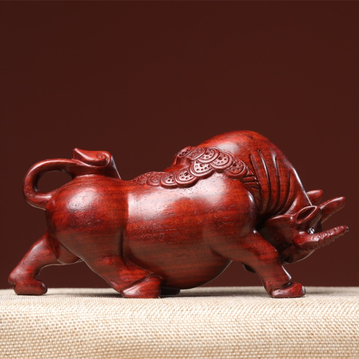 血檀木雕牛摆件牛气冲天实木雕刻办公室装饰红木家居开业乔迁礼品