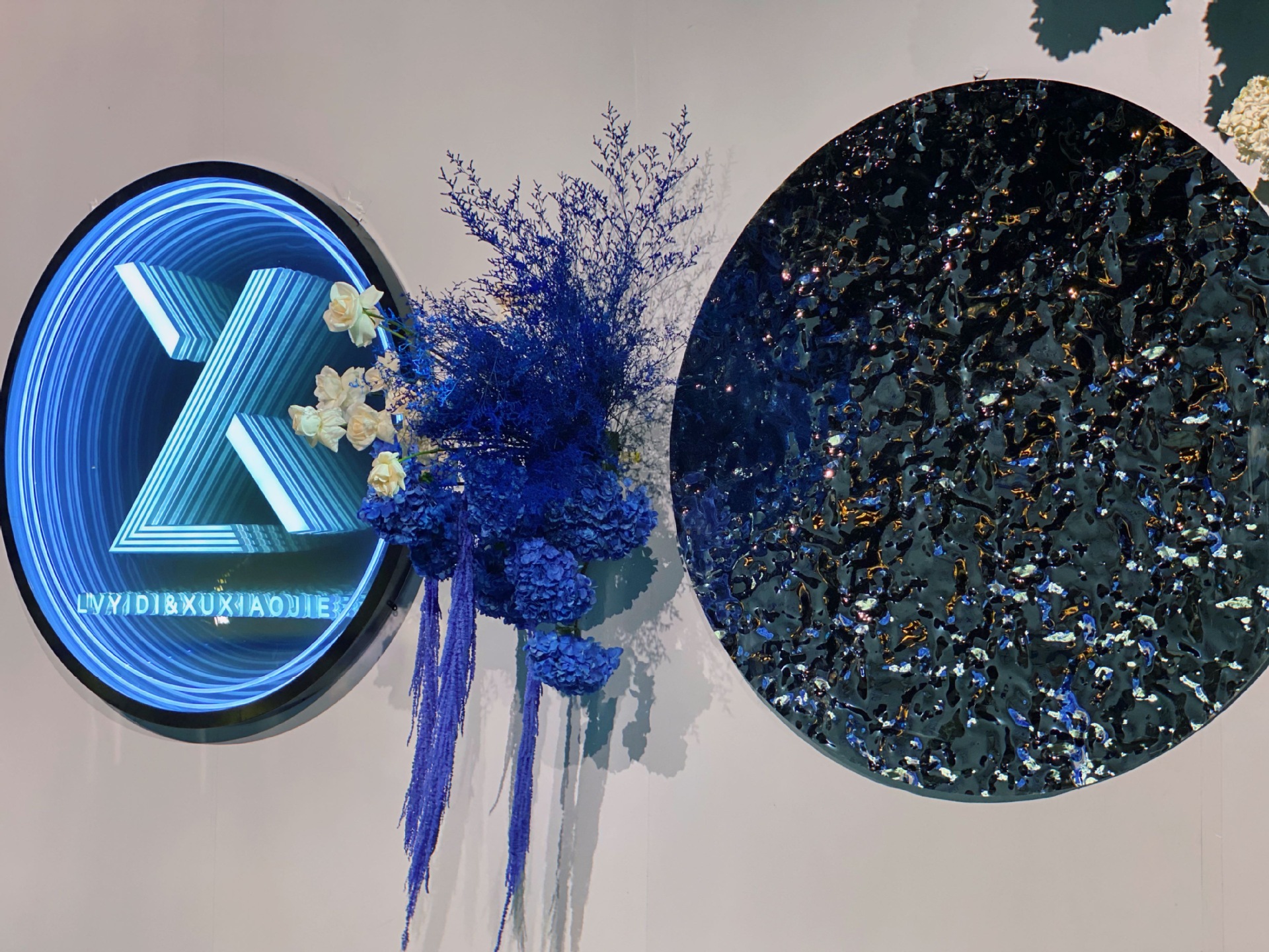 led霓虹灯高档千层镜发光字ins深渊镜制作大尺寸金属框迷你字延伸