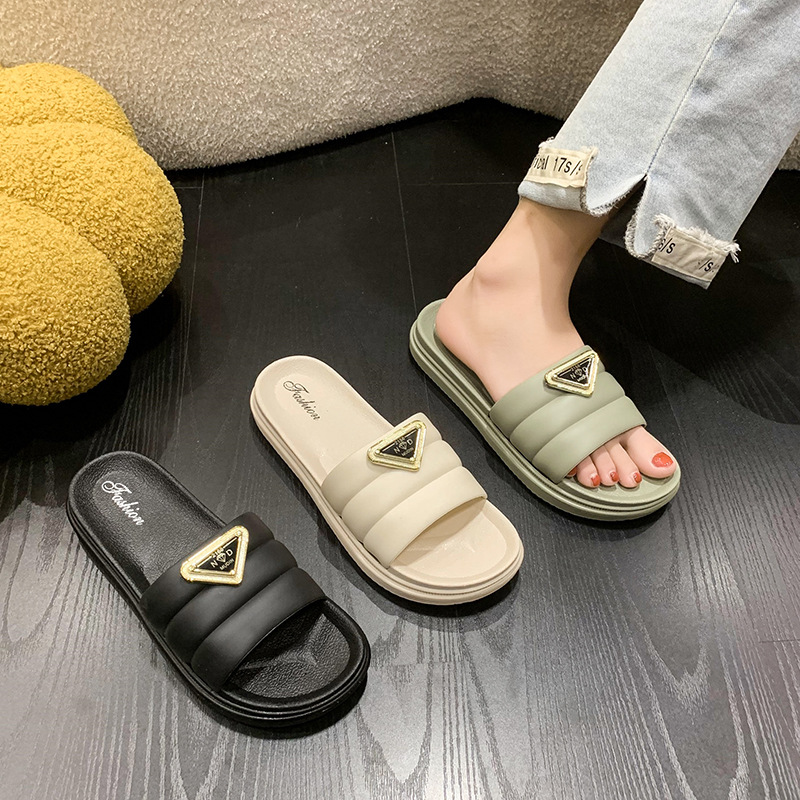 New Slippers Women's Summer Wear Fashionable Simple Thick Bottom Slippers Wet Water Flat Heel Comfort Sandals