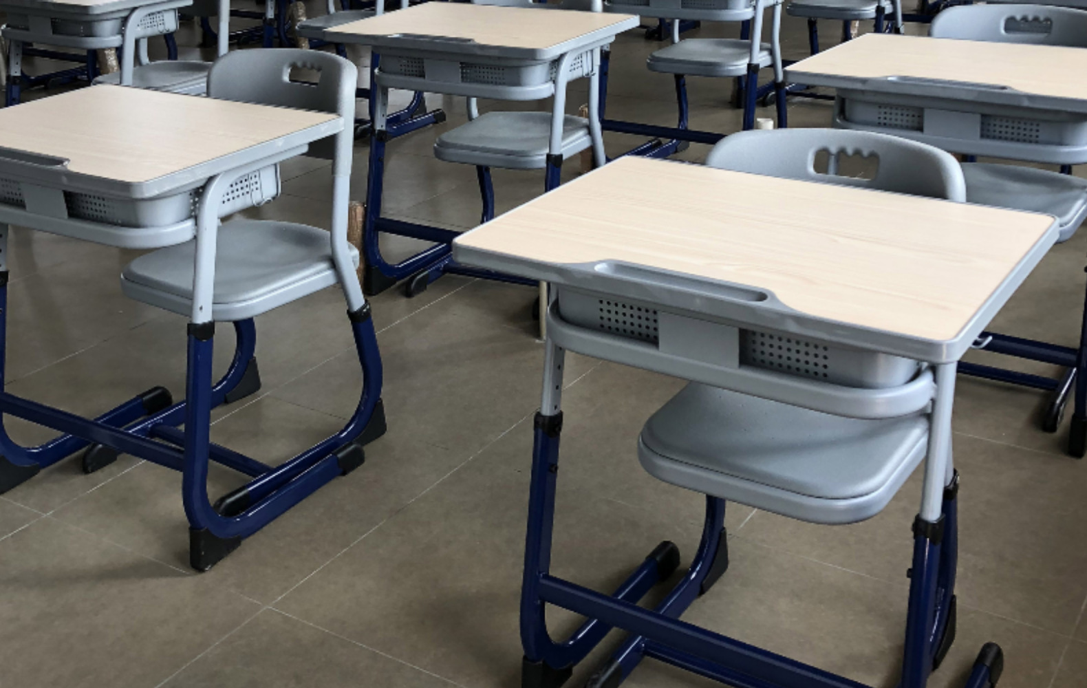 模压注塑板单人高中学生课桌椅中小学培训辅导班升降式课桌椅套装