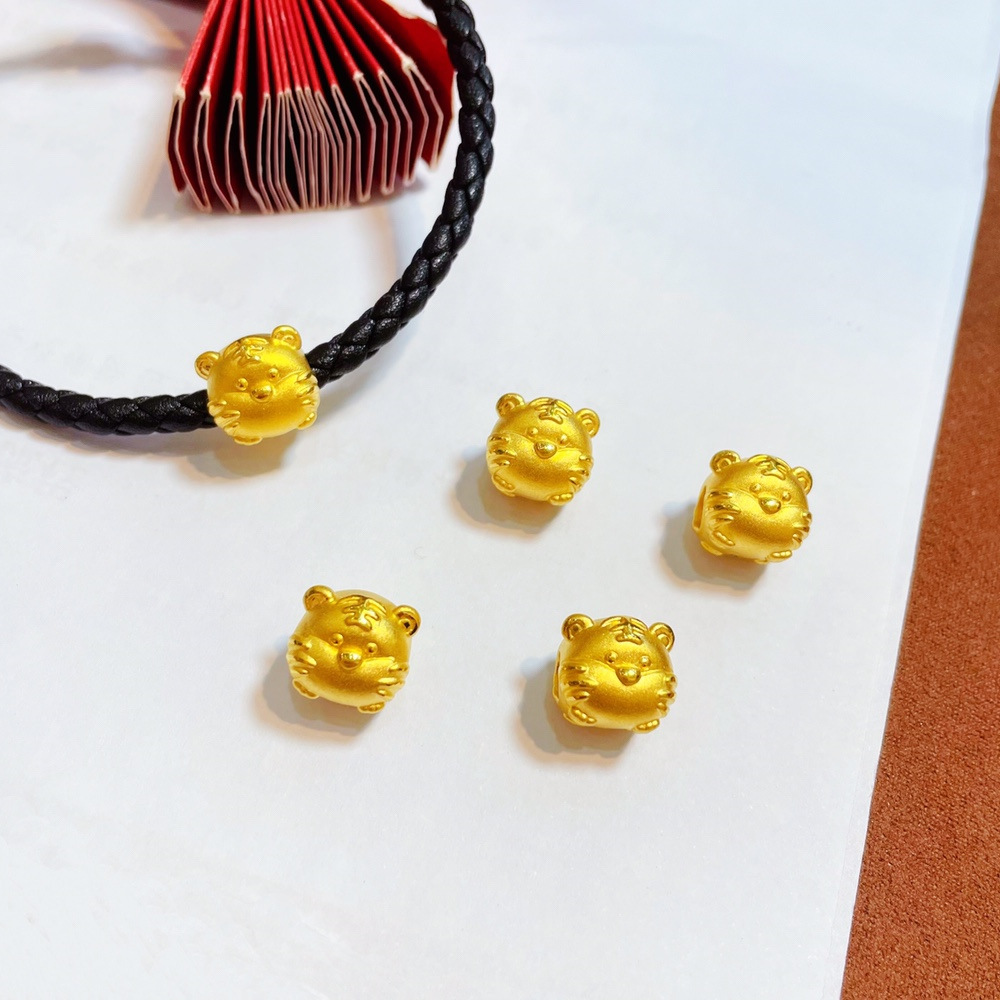 999足金飞天虎 硬金十二生肖黄金小老虎转运珠本命年情侣红绳手链