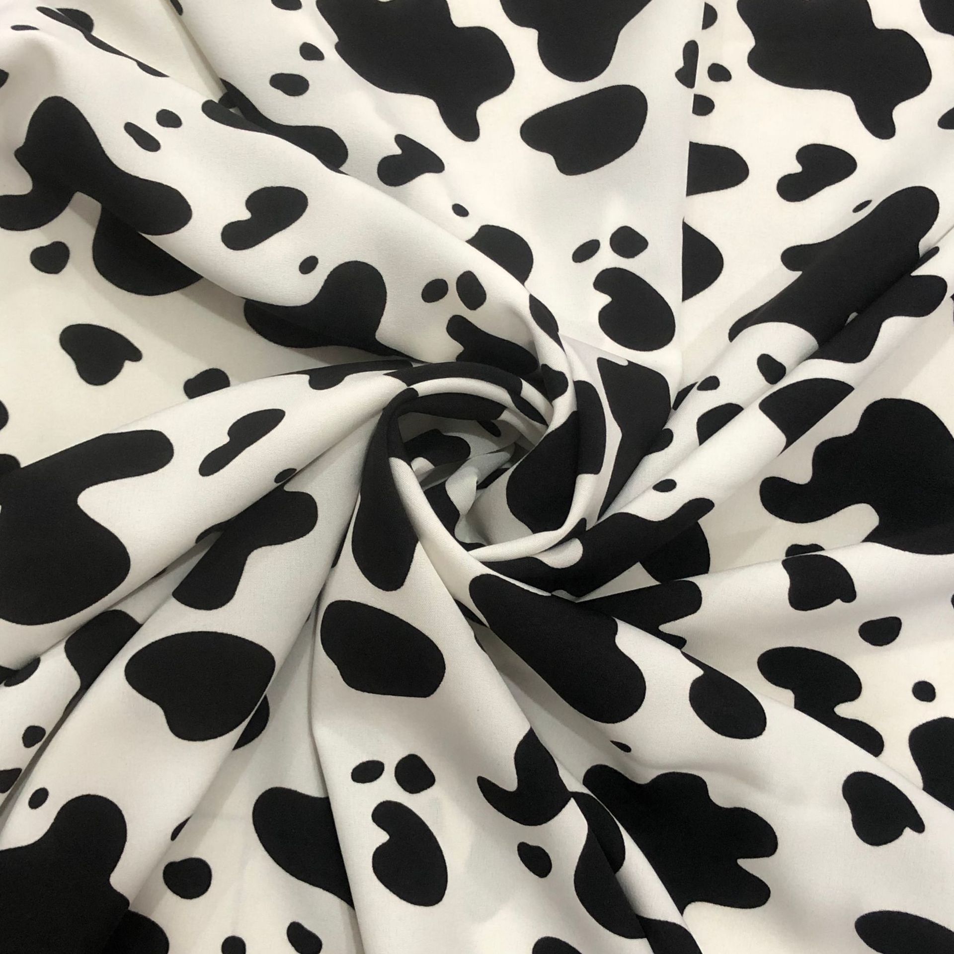 奶牛纹四面弹雪纺布印花面料 制作头饰饰品服装布面料 不透有垂感