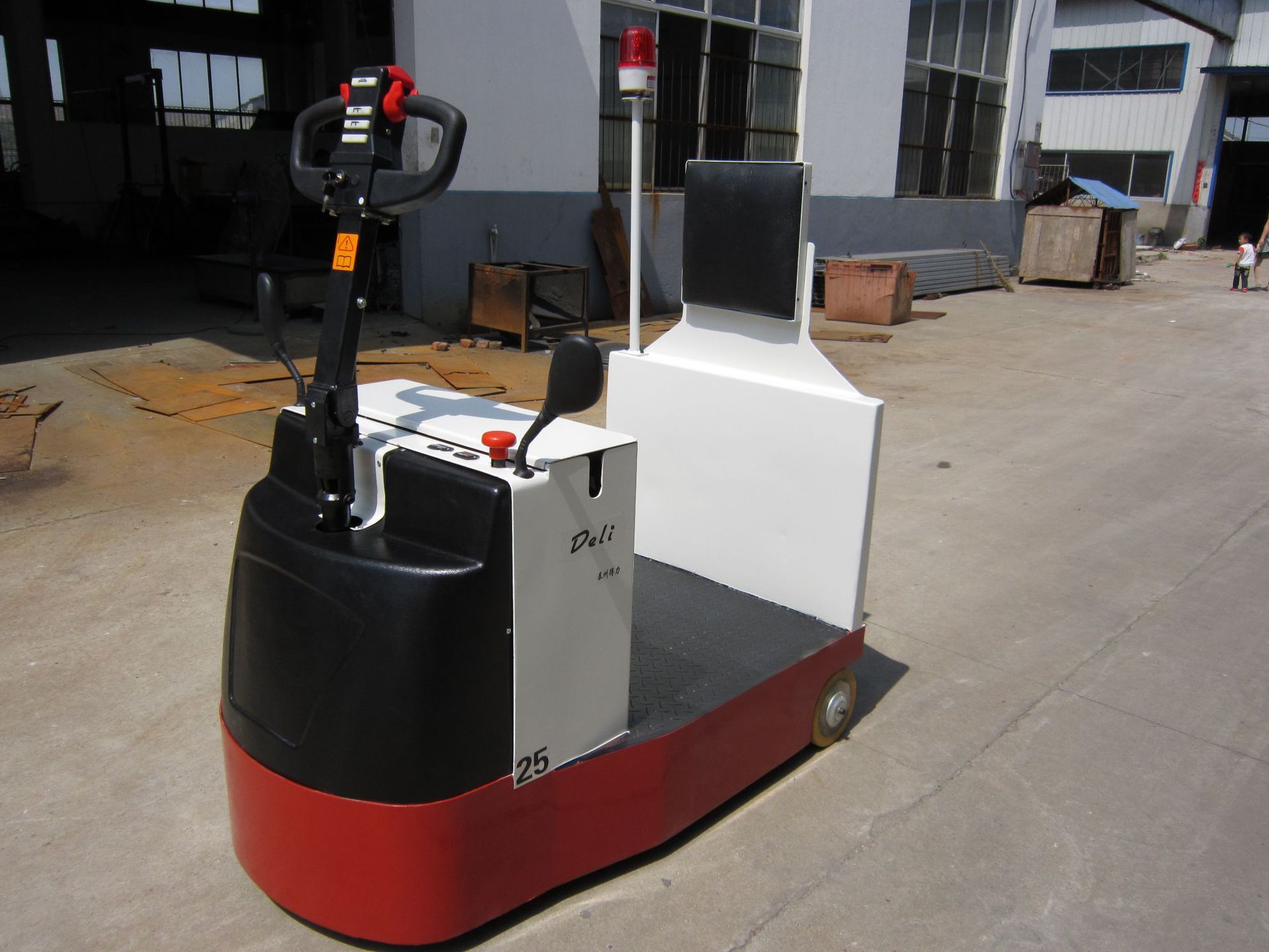 电动物流牵引车