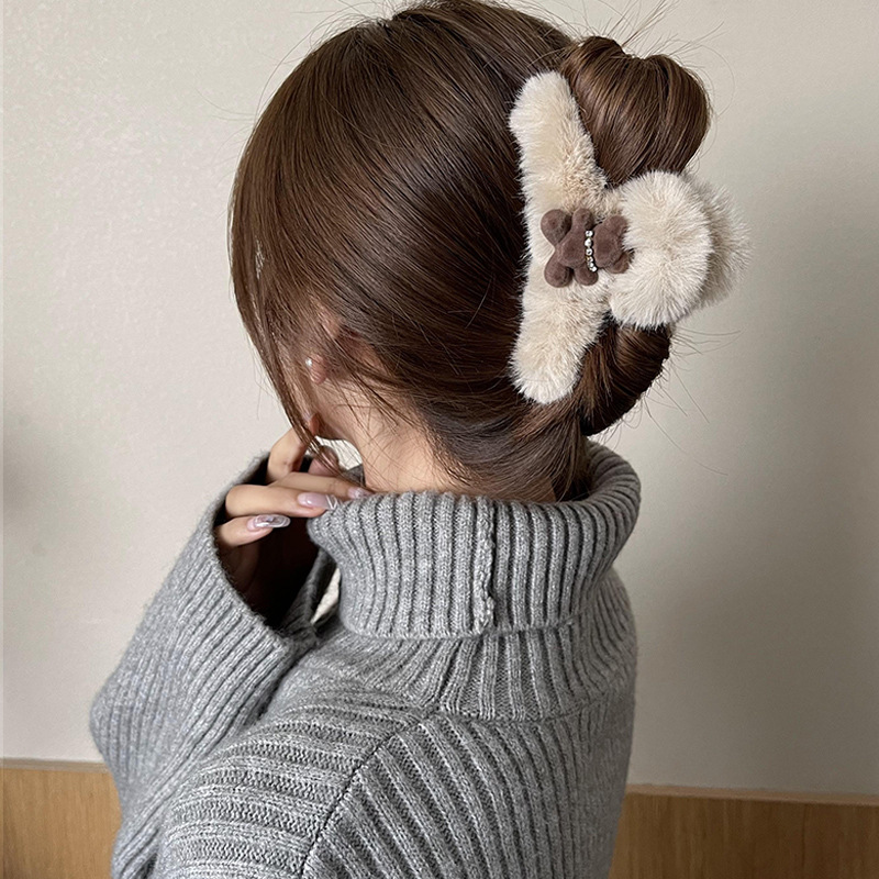 Korean Ins Cute Bear Plush Grip Female Cute Clip Headdress Hairpin Autumn and Winter Temperament Back Head Shark Clip