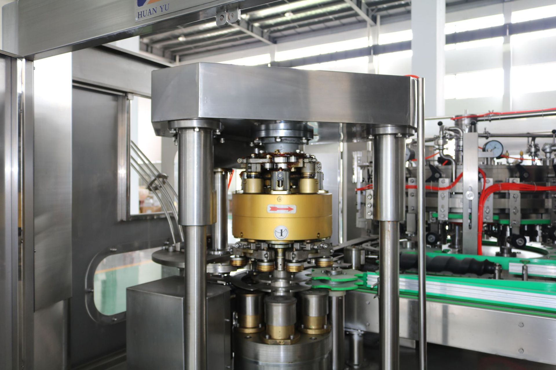 厂家直供 易拉罐啤酒高速灌装机 运行稳定液位精确灌装封口二合一