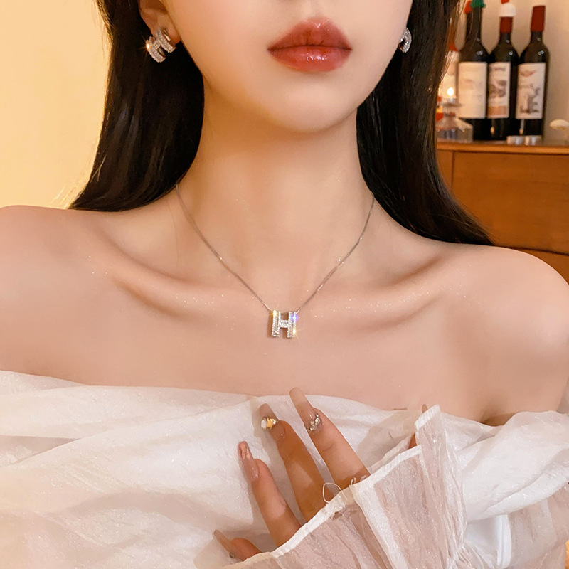 French Style Temperament Flower Rhinestone-Embedded Water Drop Tassel Necklace Minority All-Match Clavicle Chain Affordable Luxury Fashion High Sense Necklace