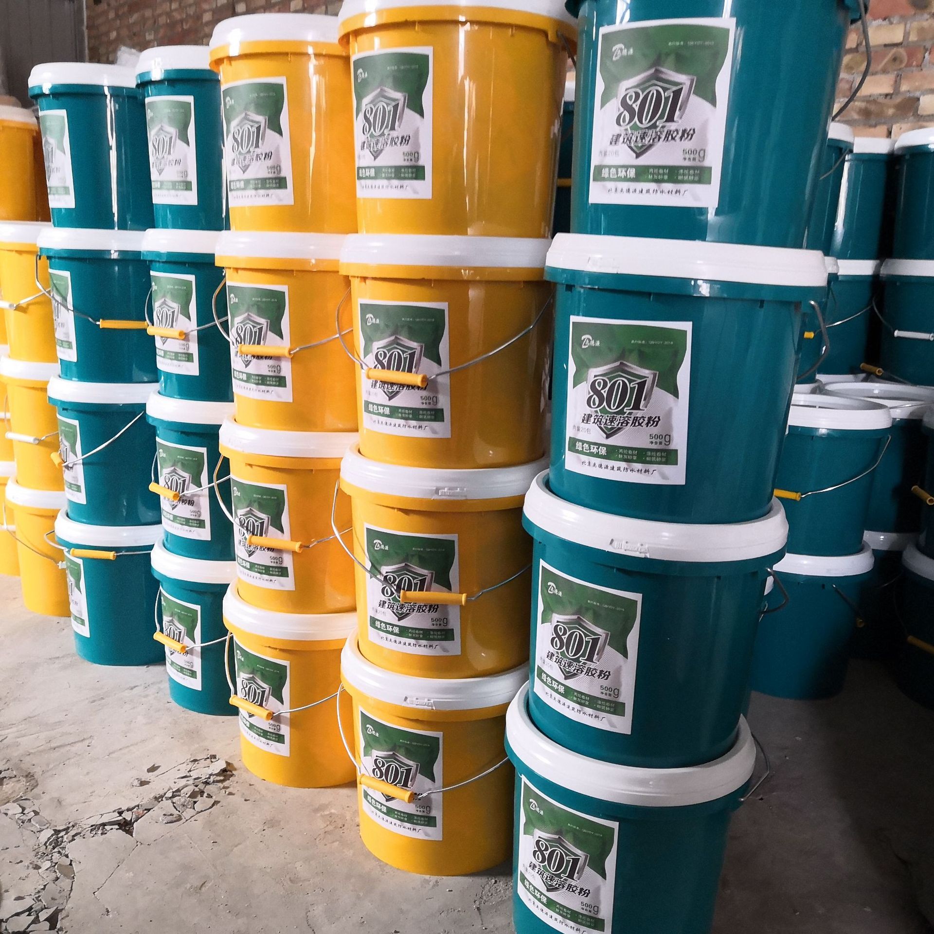 做湿铺法自粘卷材,磁砖,抗裂砂浆,可加入水泥-细砂-胶水,或者胶粉做 