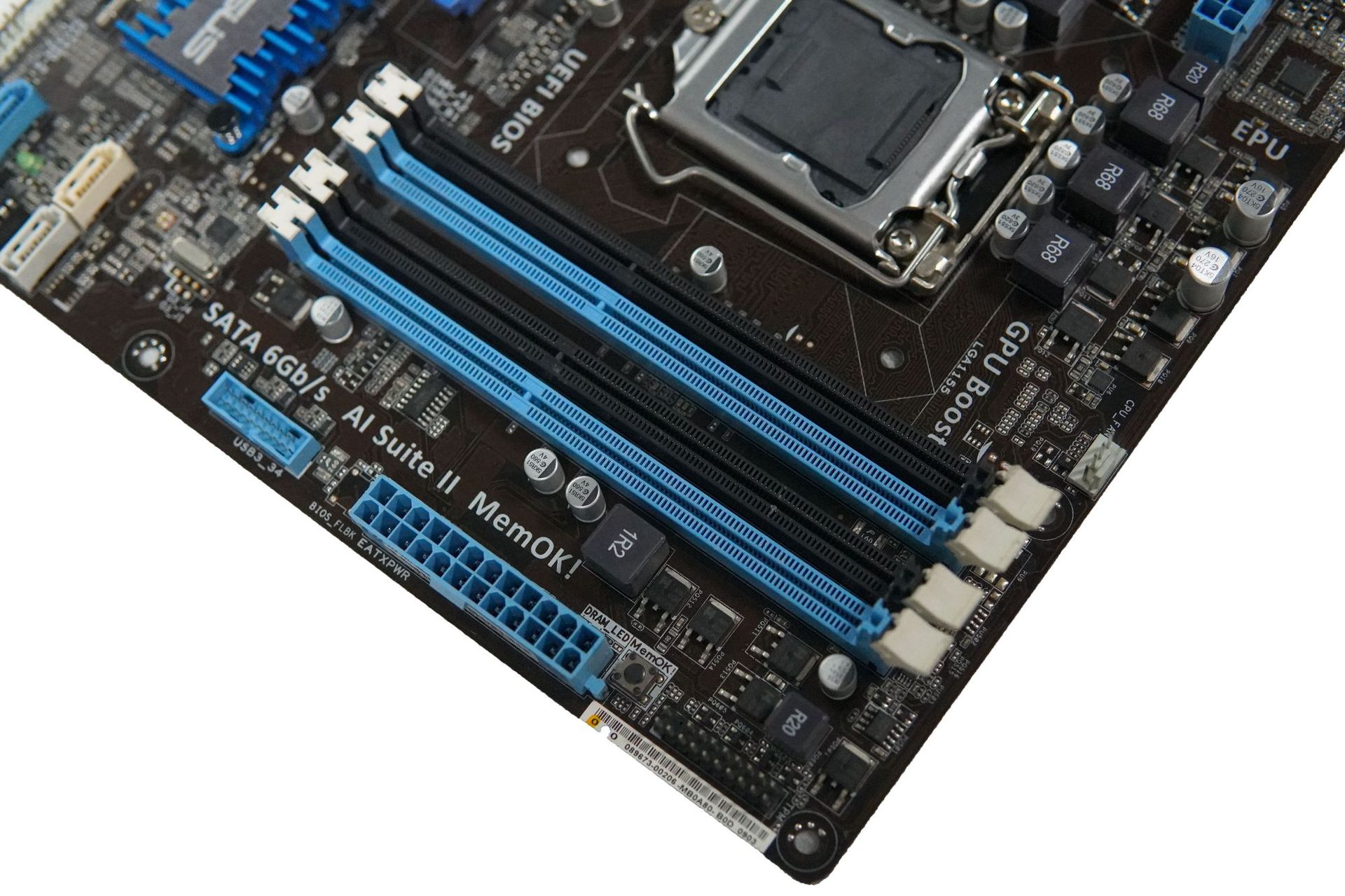 实物拍摄:主板型号为:asus/华硕p8h77-m玩家国度 uatx板 1155针,迷你