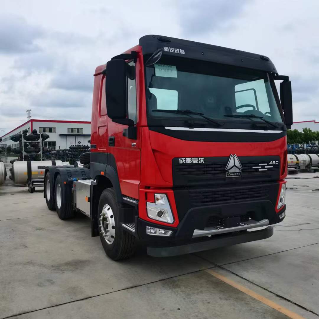 新款豪沃v7牵引车国六460马力双驱牵引车红色