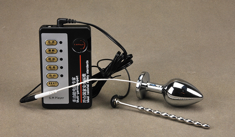 要配件和身体形成闭合回路,才会导电,金属肛阴塞只是配件中的1个电极